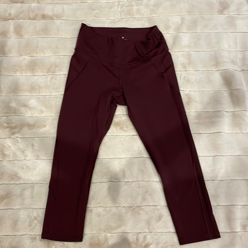 Athleta burgundy crop pants size S